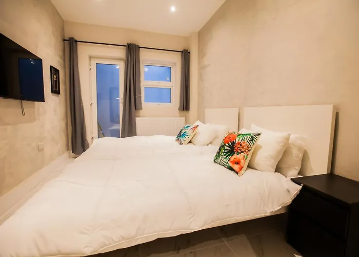 Luxury Fulham 3 Bedroom Garden House